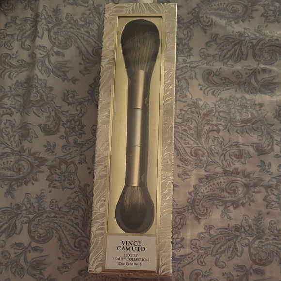 Vince Camuto Other - Vince Camuto Luxury Duo Face Brush